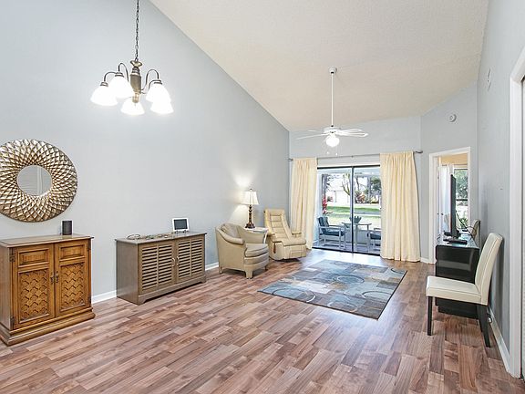 4th image of 405 Oak Haven Dr