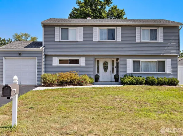 13 Beverly Rd, Old Bridge, NJ 08857