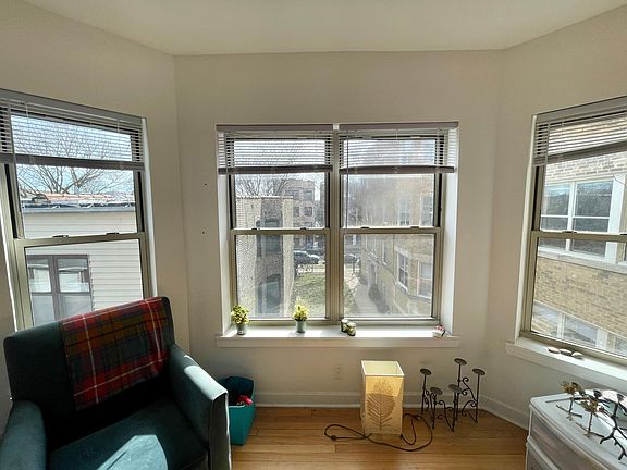 4th image of 1446 W Winnemac Ave APT 2A