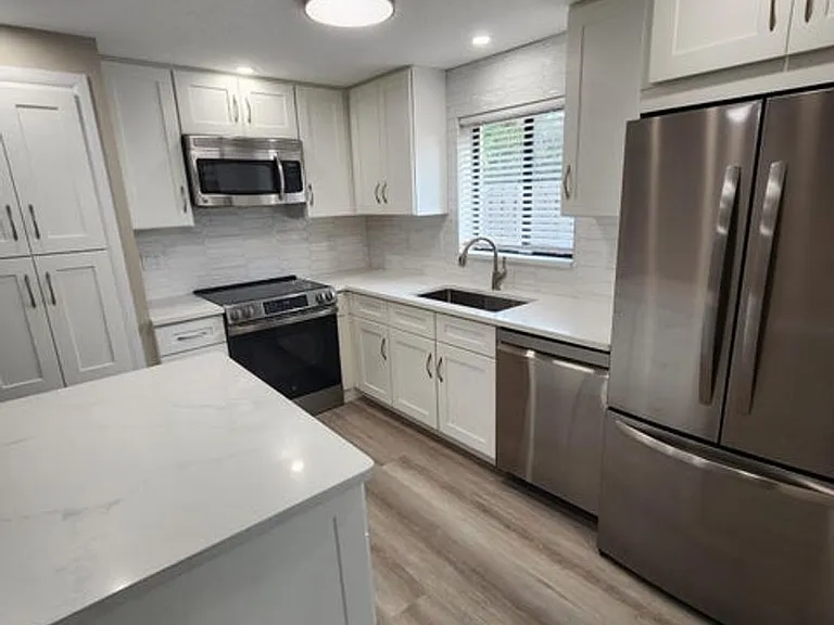 304 Wilson Ave — Photo 13