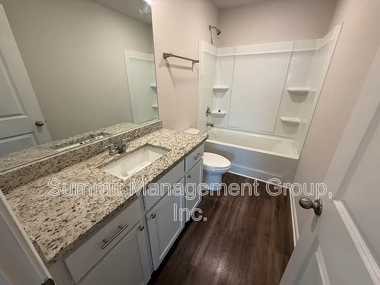 219 Limestone Cir — Photo 32