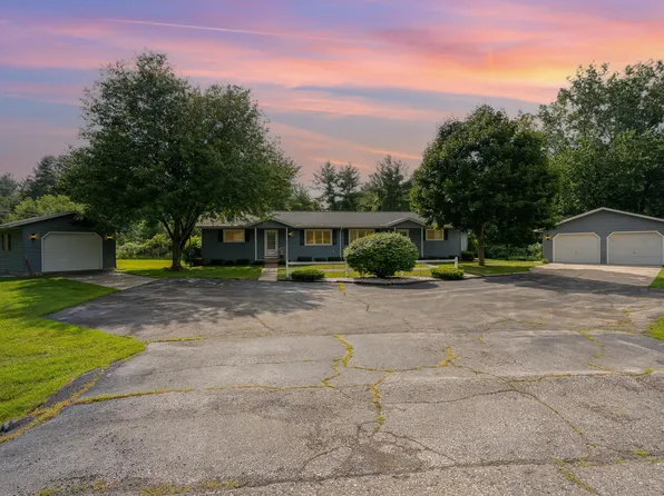1909 N Five Mile Rd, Sanford, MI 48657