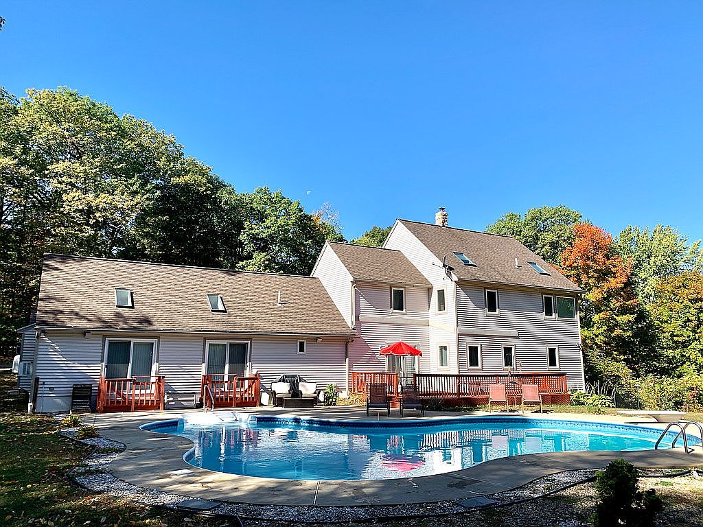 379 Hill St, Leominster, MA 01453 Zillow