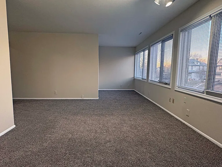 4903 California St #6 — Photo 12