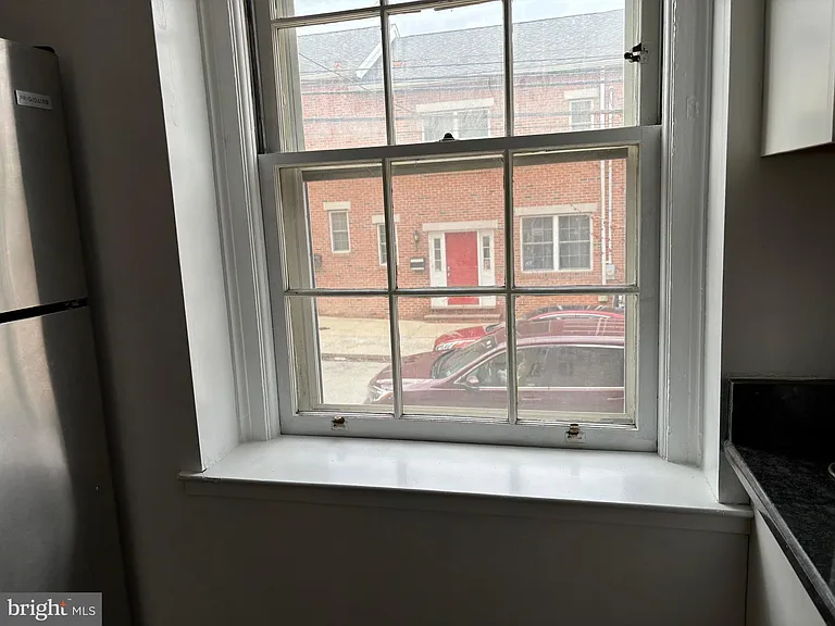 676 Perth Pl #B — Photo 5