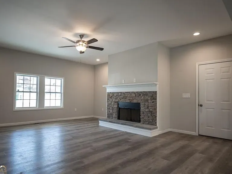 2446 Remington Dr — Photo 13