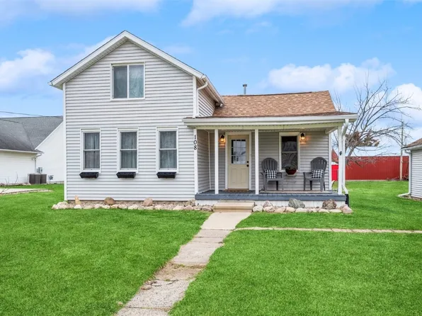 108 Clinton St, Palo, IA 52324