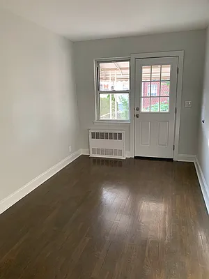 Rented by Halvatzis Realty | media 36