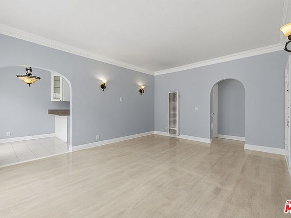 4th image of 437 N Genesee Ave #1/2