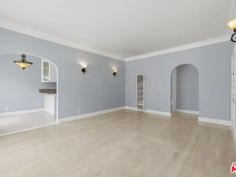 437 N Genesee Ave #1/2 — Photo 4