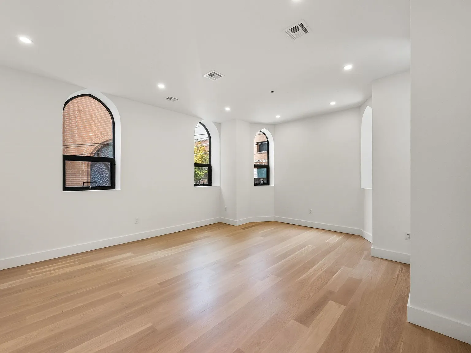 166 Hancock Ave — Photo 3
