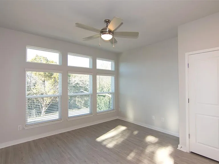 605 W South St #432 — Photo 5