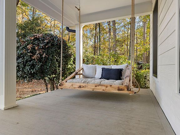 5th image of 14 Bateswood Dr