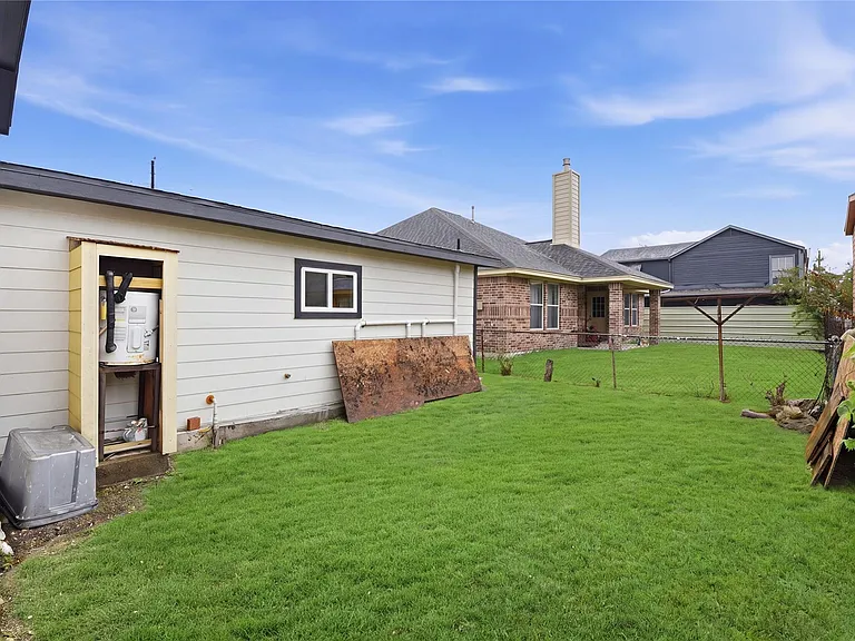 7010 Brownsville St — Photo 25