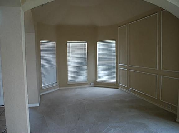 3rd image of 1015 Manchester Dr