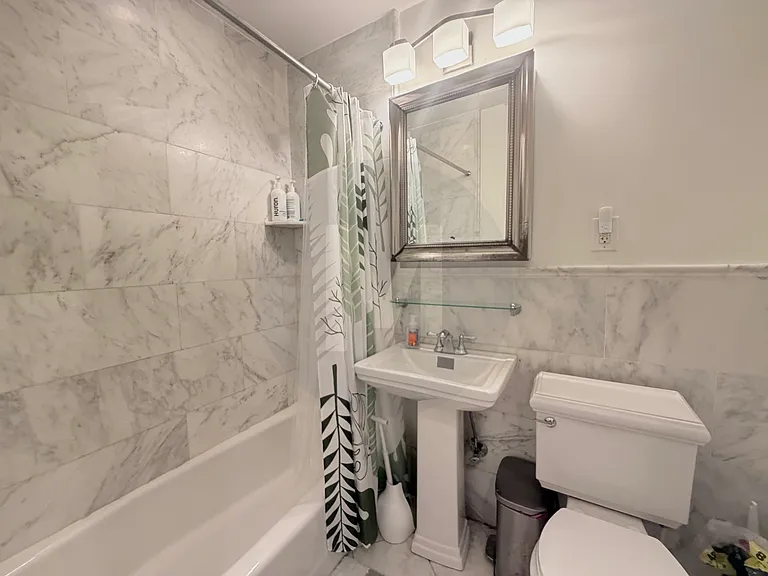 1061 1st Ave #5 — Photo 10