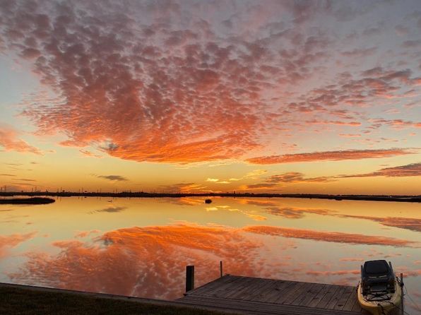 1310 Blue Heron St, Bayou Vista, TX 77563