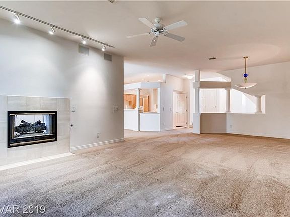 Living room/dining room