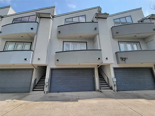 2032 Tuam St Photo 1