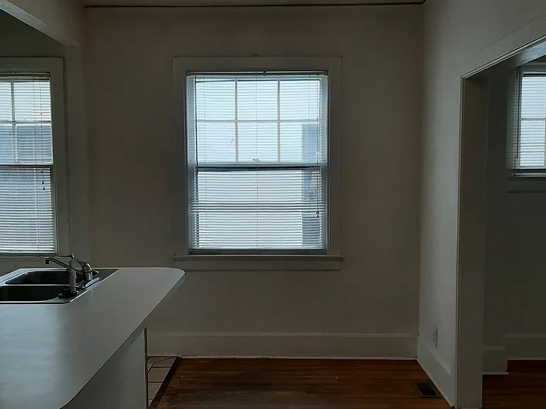 College Housing - 4 bedrooms — Photo 34