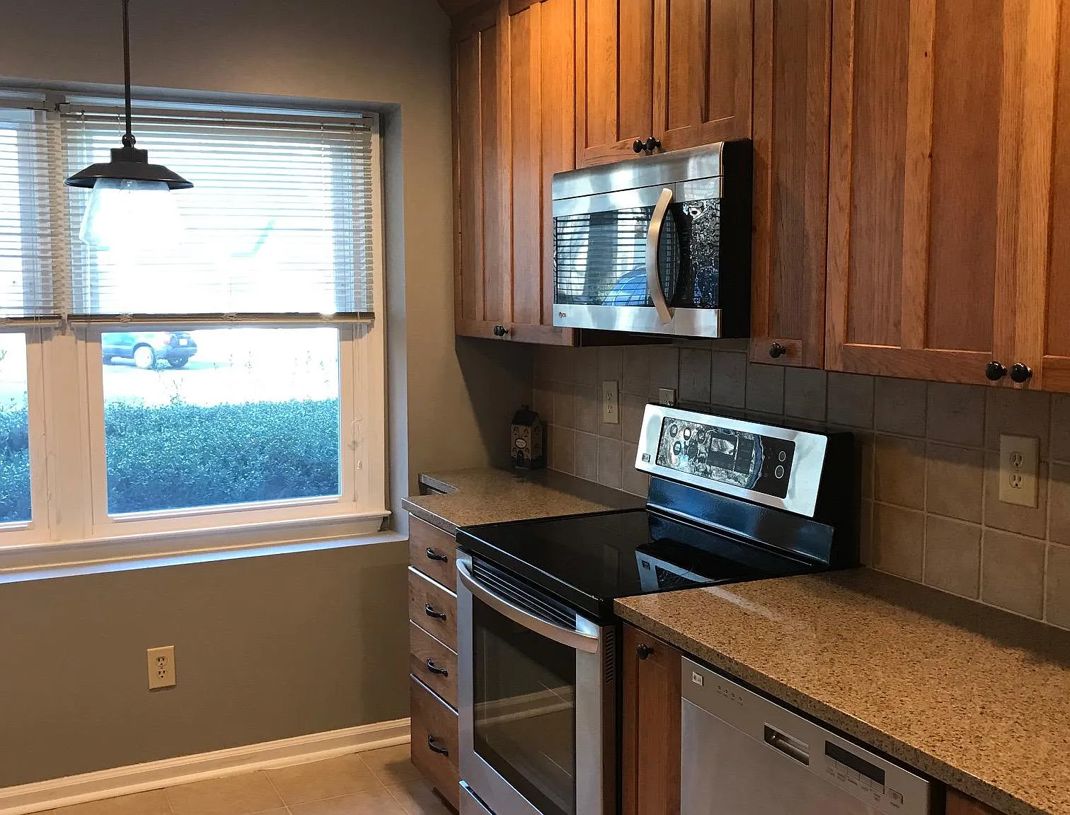 507 Rock Cliff Ct — Photo 4
