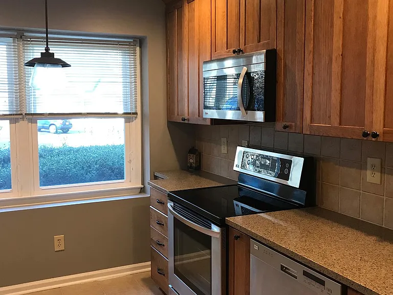 507 Rock Cliff Ct — Photo 4