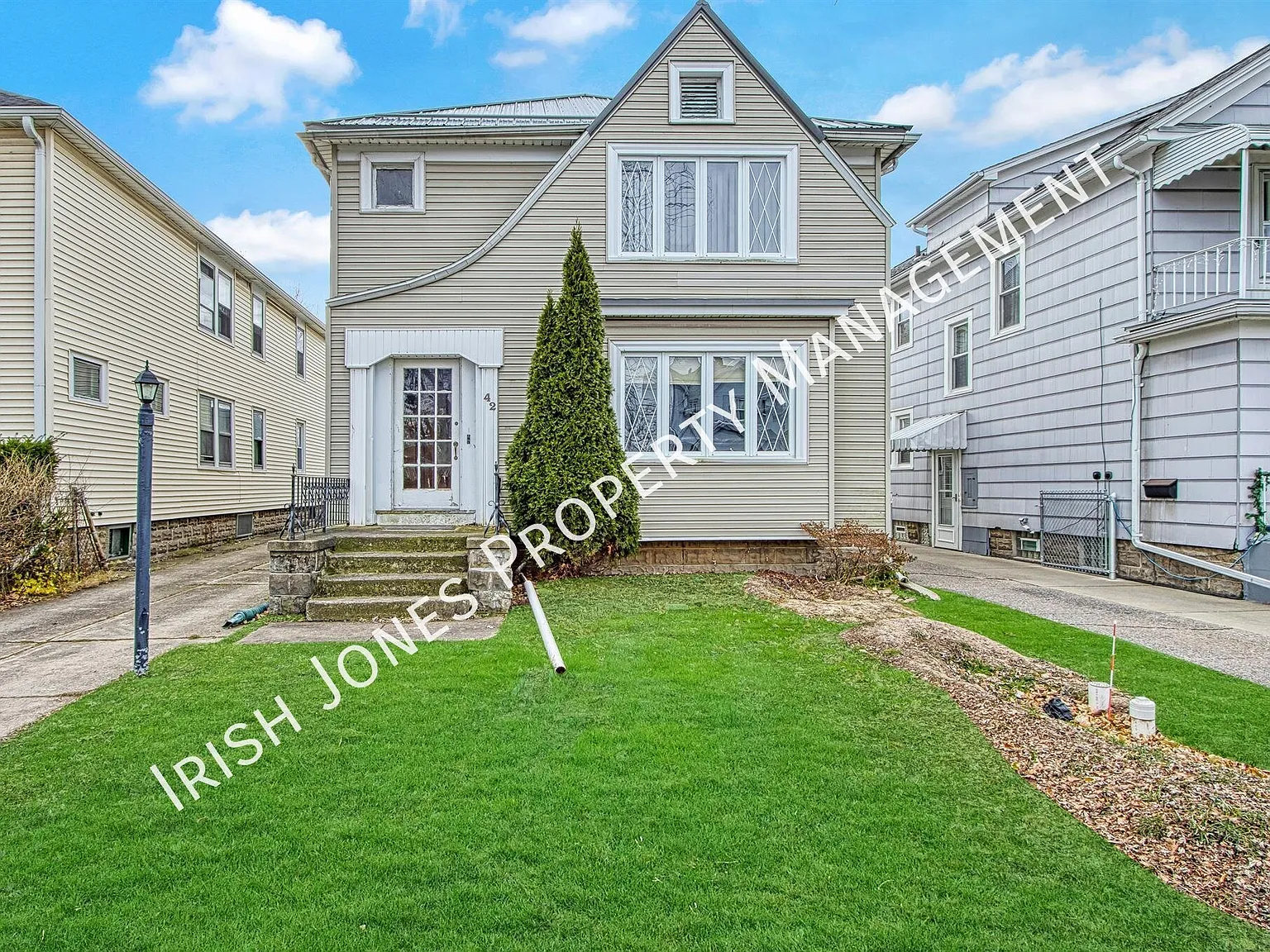 3 bed, 1000 sqft, $1,550 — Photo 1