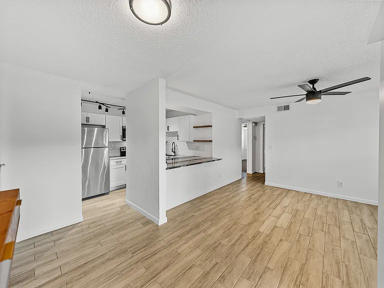 607 S Westland Ave #17 — Photo 6
