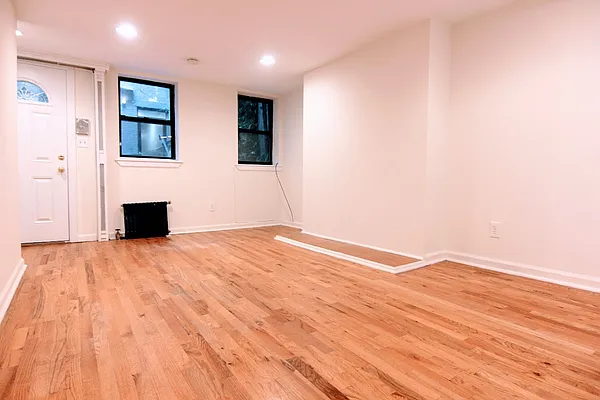 Rented by Voro, LLC | media 31