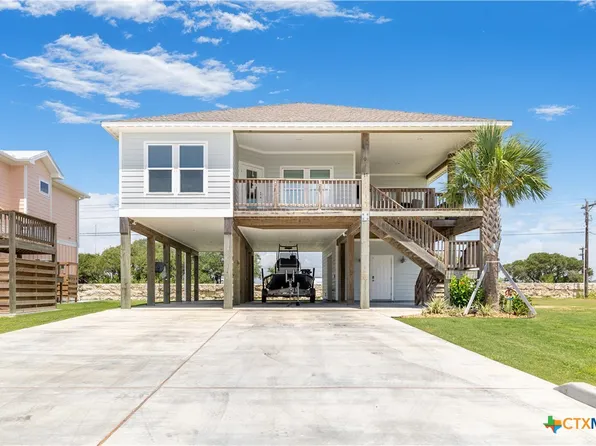 77 Whooping Crane St, Port O Connor, TX 77982