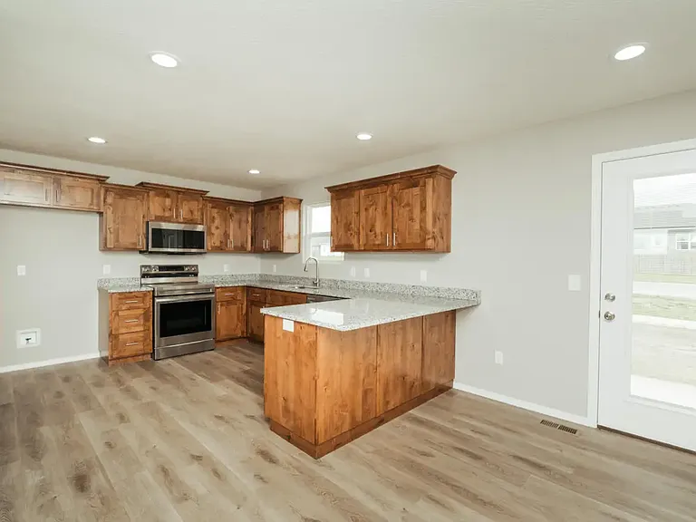 1371 E Macon St — Photo 4