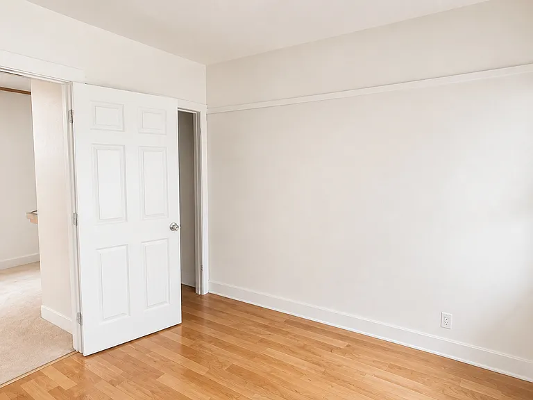 322 W 23rd St — Photo 3