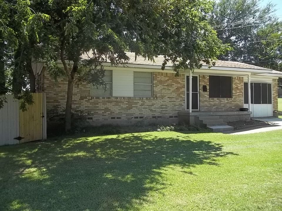 Tree shaded yard