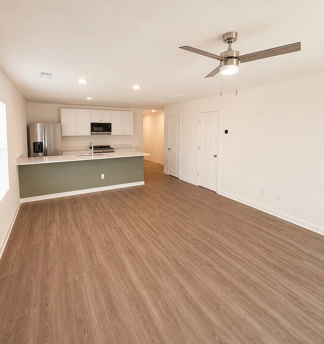 3 bed, 2.5 bath, 1600 sqft, $1,800 — Photo 3