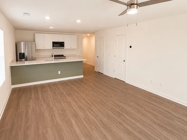 2452 B Brookville Dr #B — Photo 3