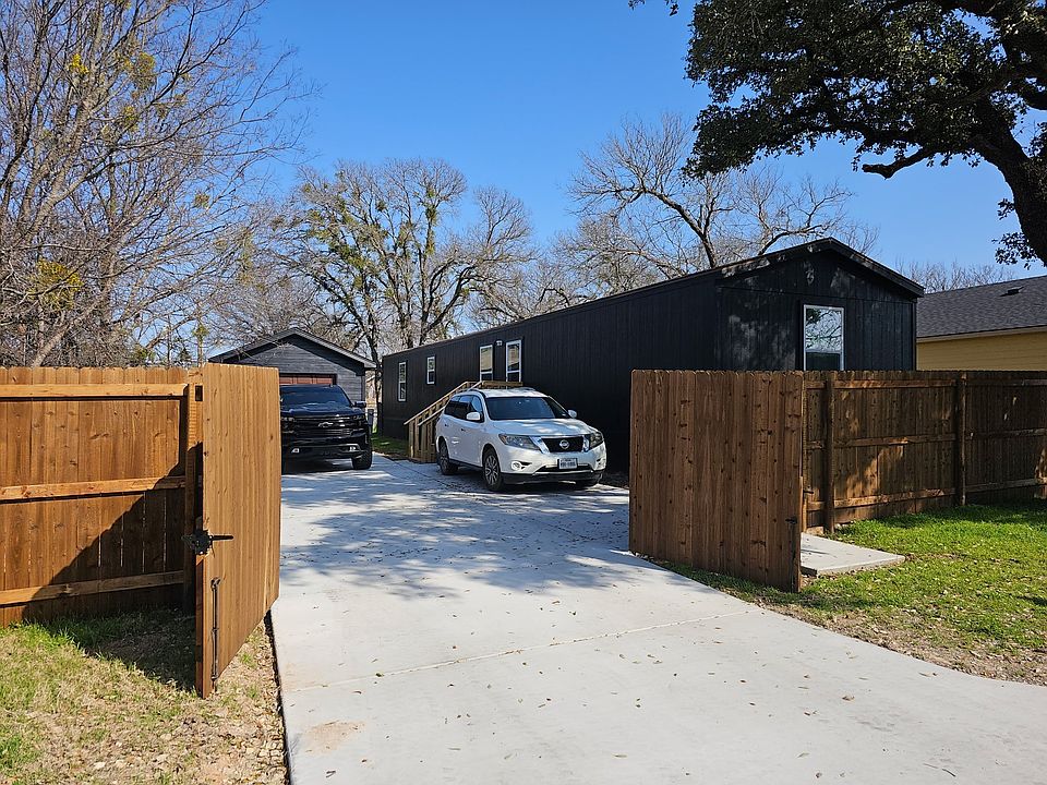 1st image of 3005 Rockwood Dr