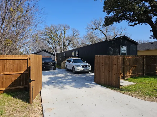 3005 Rockwood Dr, Granbury, TX 76048