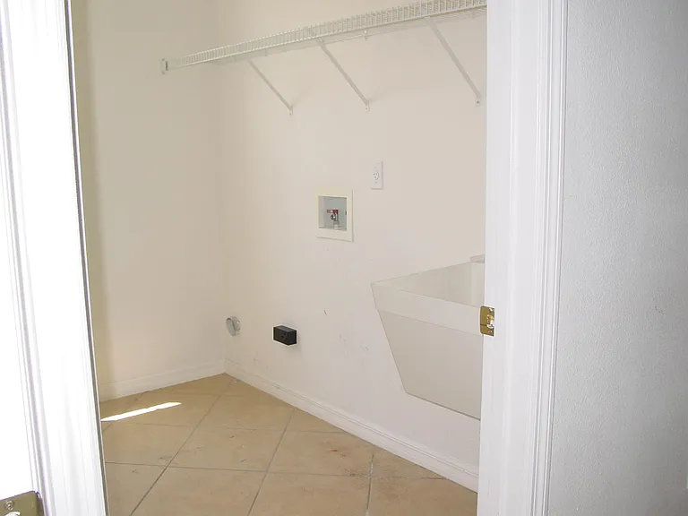 16019 Bristol Lake Cir — Photo 9