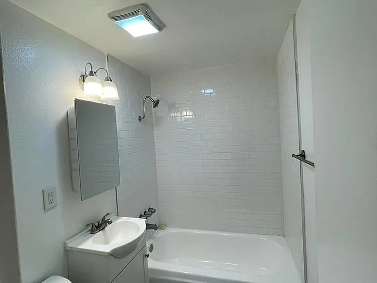 4234 Montclair St — Photo 4
