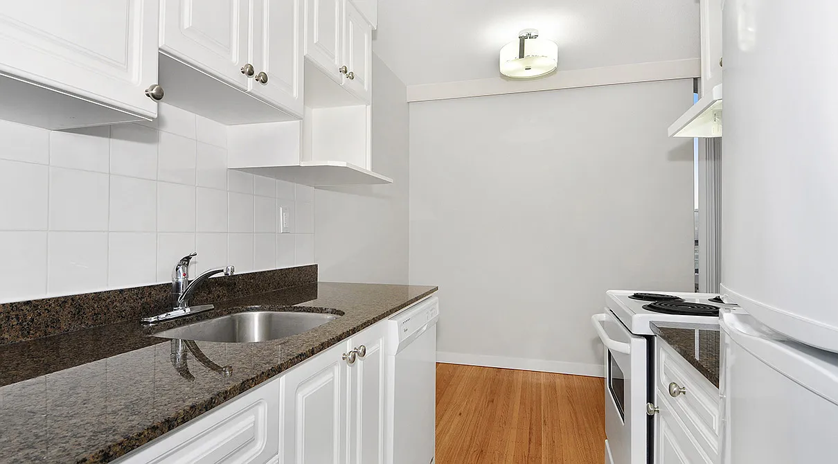 Emerald Terrace — Photo 3