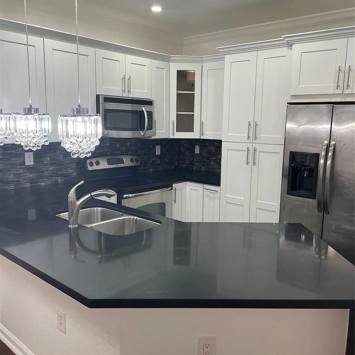 3 bed, 2.5 bath, 1356 sqft, $2,900 — Photo 2