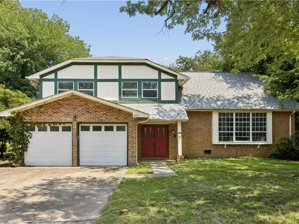 920 Amherst Ln, Virginia Beach, VA 23464