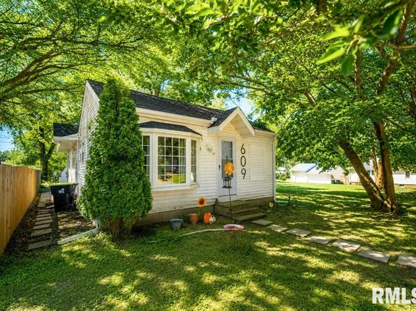 609 S Stewart St, Creve Coeur, IL 61610