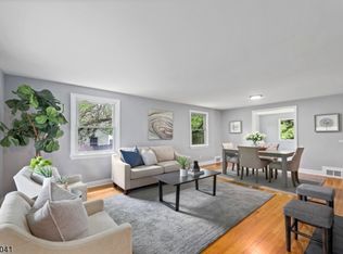 27 Woodcrest Cir, Springfield, NJ 07081