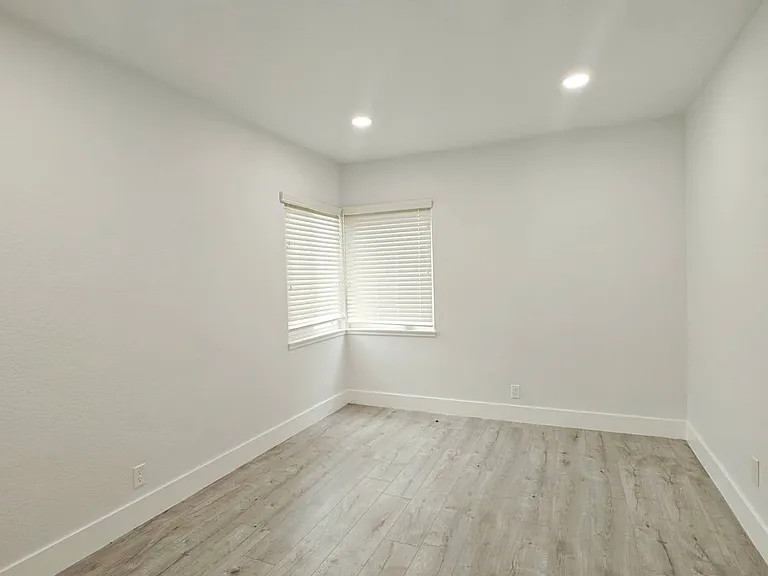 1626 Riverside Dr — Photo 39