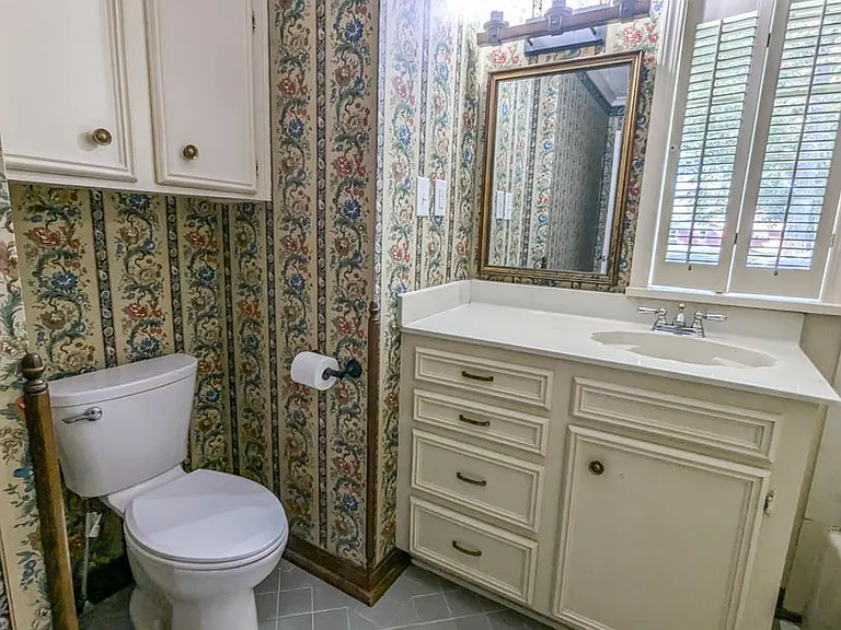 6231 Dillingham Ave — Photo 10