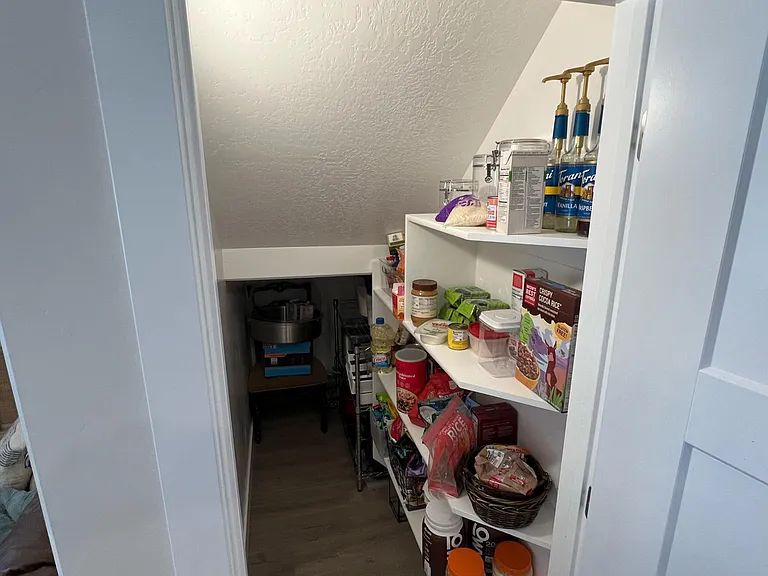 2374 W Howard St — Photo 7