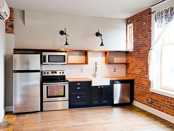 Stainless appliances and dishwasher!