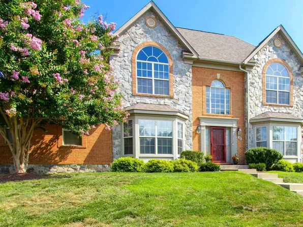 42 Louisa Beall Ln, Charles Town, WV 25414