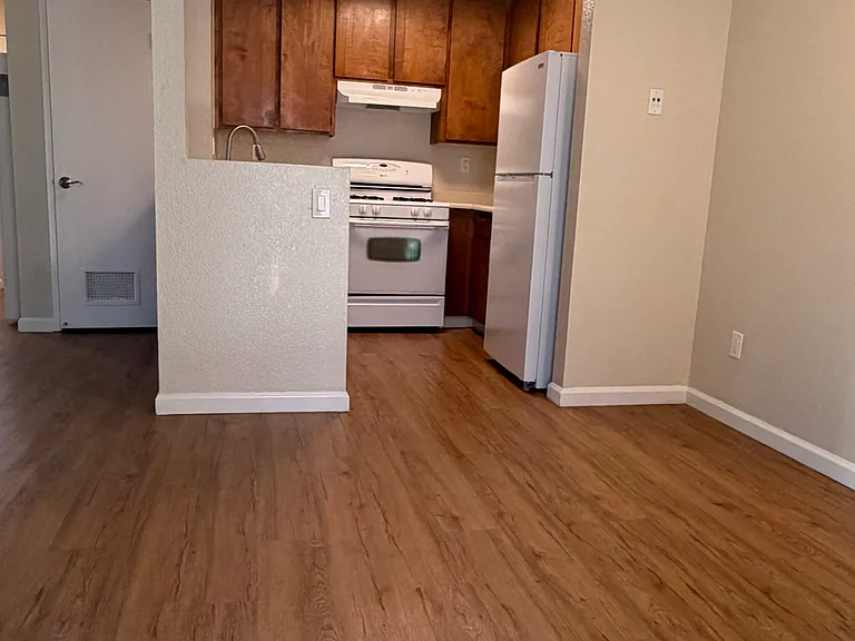 North Dutton Place Apartments — Photo 40